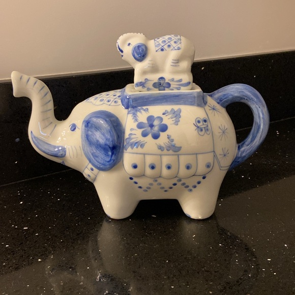 Elephant and Baby: Blue and White Floral Teapot Ceramic & Lid Vintage, Farmhouse - Picture 3 of 13